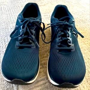 Topo Phantom 3 Men’s size 11 running shoes